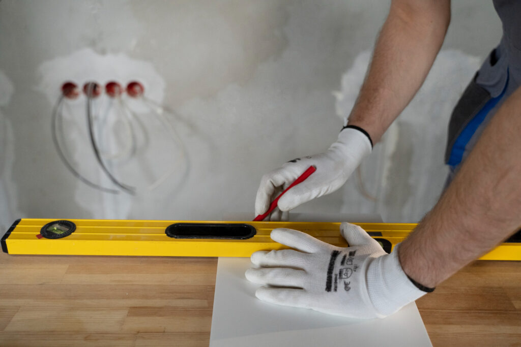 tiler-working-renovation-apartment (1)